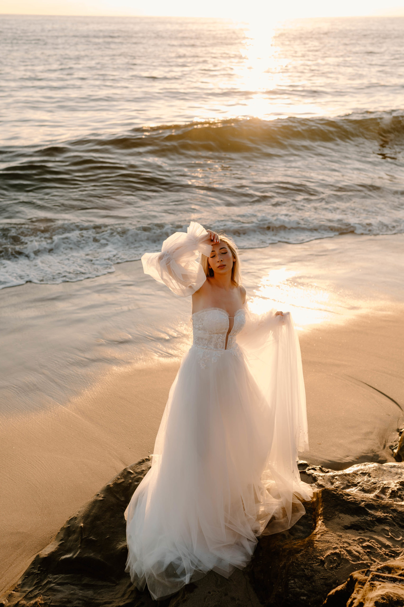 San Diego Elopement \ Beach Elopement | beach wedding dress \ Elopement on the beach \ how to elope on the beach \ what to wear to an elopement \ California elopement