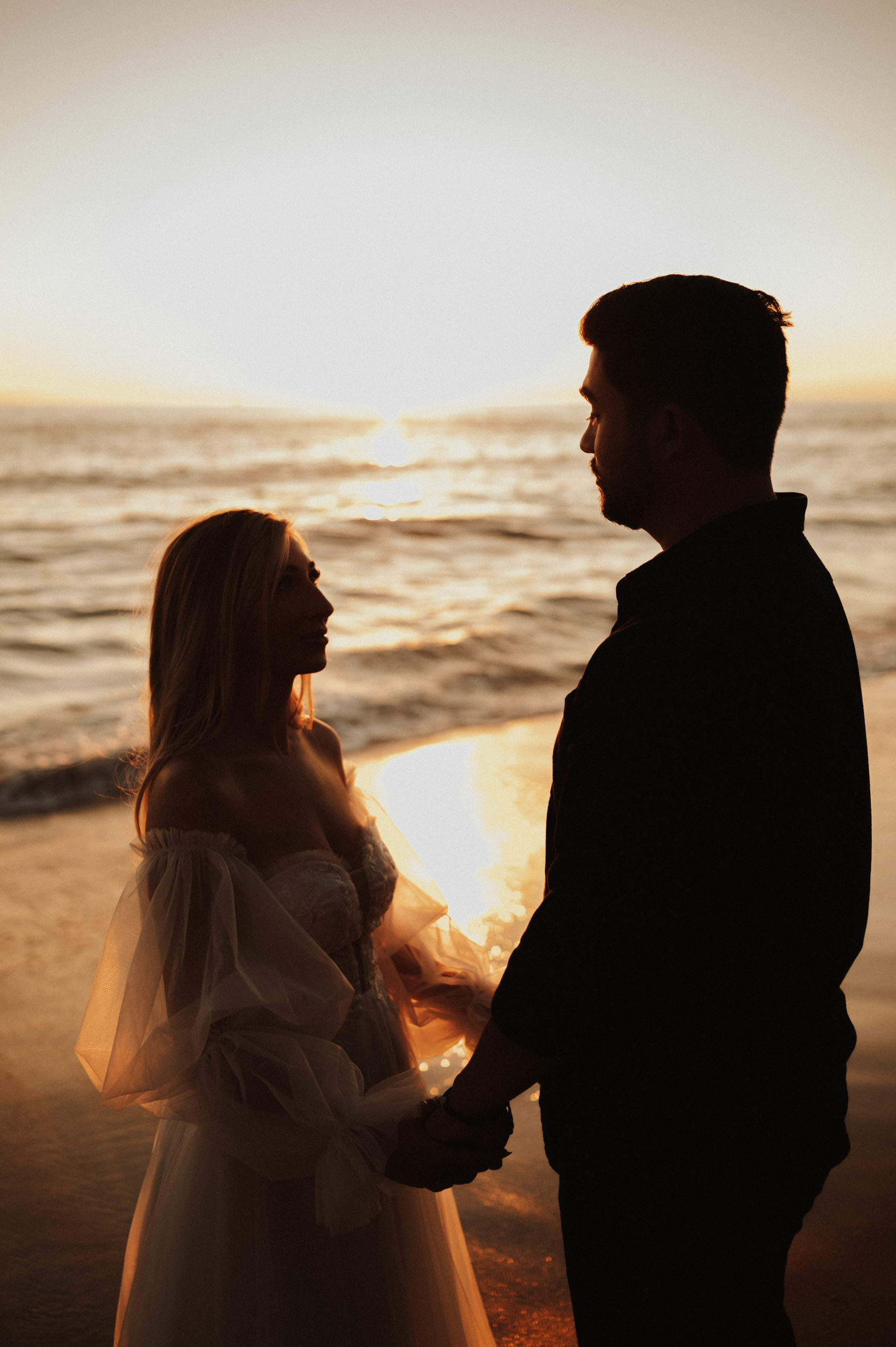 San Diego Elopement \ Beach Elopement | beach wedding dress \ Elopement on the beach \ how to elope on the beach \ what to wear to an elopement \ California elopement
