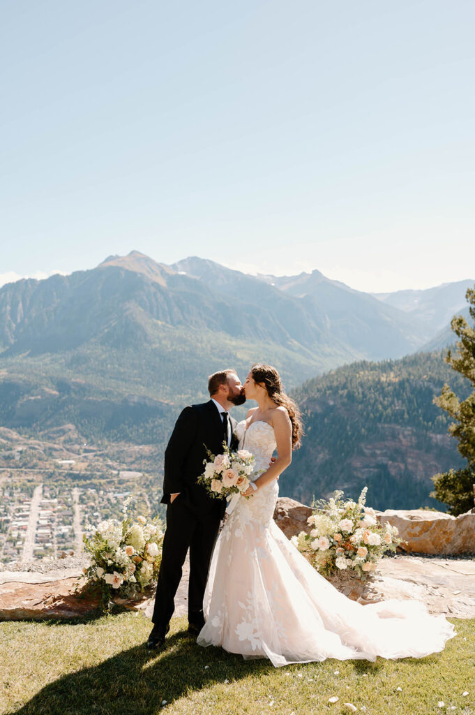 A newlywed couple takes wedding portraits with neutral florals.