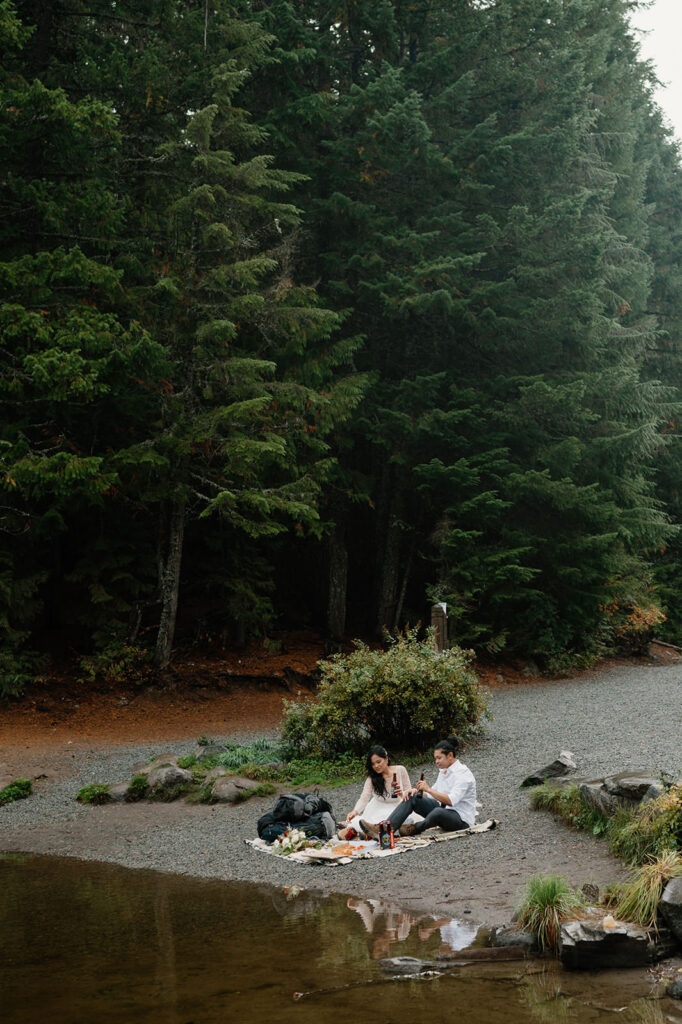 A lakeside picnic in Oregon.