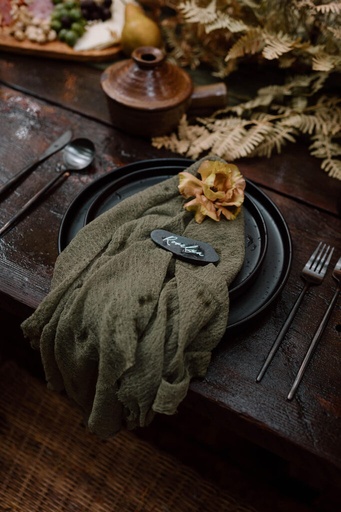 Green linen napkin plate setting for an Oregon elopement.